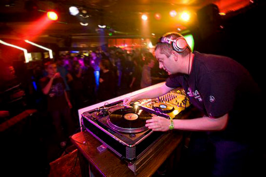 Dj Noble - Blue Room - Jungletrain.net